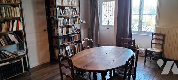 MAISON DE  CARACTERE  14 PIECES HYPER CENTRE