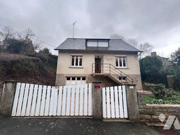 Maison à vendre à Dinan (22100) en Côtes-d'Armor (22)

Elle se compose d'un rez-de-chaussée s...