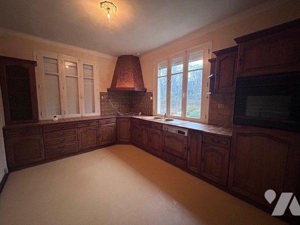 Maison à vendre à Dinan (22100) en Côtes-d'Armor (22)

Elle se compose d'un rez-de-chaussée s...