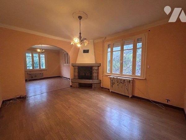 Maison à vendre à Dinan (22100) en Côtes-d'Armor (22)

Elle se compose d'un rez-de-chaussée s...