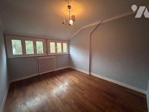 Maison à vendre à Dinan (22100) en Côtes-d'Armor (22)

Elle se compose d'un rez-de-chaussée s...