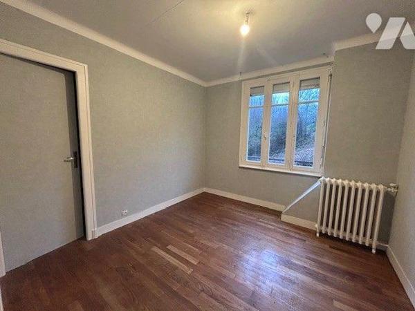 Maison à vendre à Dinan (22100) en Côtes-d'Armor (22)

Elle se compose d'un rez-de-chaussée s...