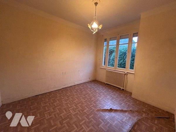 Maison à vendre à Dinan (22100) en Côtes-d'Armor (22)

Elle se compose d'un rez-de-chaussée s...