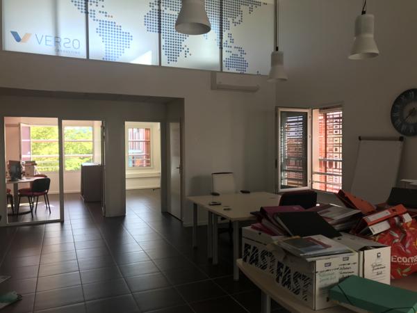Les Abymes (97139) BUREAU AMENAGE