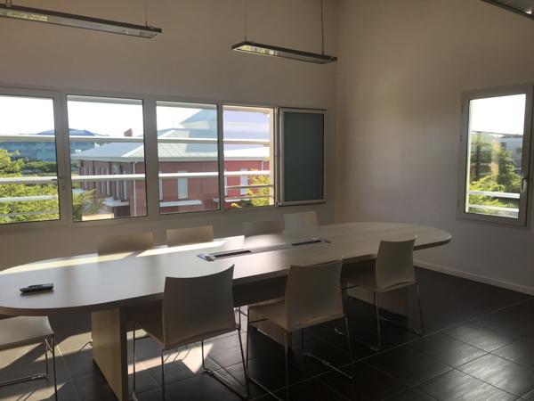 Les Abymes (97139) BUREAU AMENAGE