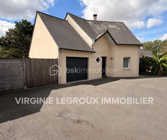 Vous recherchez une maison sur la commune de ST PIERRE LA COUR, idéalement située à toute proximité du centre, de l'école et du collège, lisez la suite, j'ai peut-être votre future maison...
En effet cette maison en brique de 2002 sans aucun travaux à prévoir offre un beau potentiel à ses futurs propriétaires avec une situation idéale. 
Nous commencerons la visite de cette maison par une entrée de 6m2 avec placard qui distribue la pièce de vie 41m2 comprenant le salon-séjour et la cuisine aménagée et équipée donnant accès direct au jardin sans vis à vis, mais aussi un wc séparé et une chambre parentale avec dressing et salle d'eau privative. 
Nous poursuivrons avec l'étage qui dessert un deuxième wc séparé, une salle de bain de 5m2, une chambre de 15m2 au sol, deux autres chambres de 14m2 au sol et enfin une cinquième chambre de 20m2. 
Le mode de chauffage principal est un poêle à granulés et le mode de chauffage initial est un plancher chauffant électrique. Toutes les menuiseries sont en pvc double vitrage avec volets roulants électriques pour les baies et manuels pour les fenêtres. 
Nous continuerons la visite avec le  garage, un espace buanderie a été crée avec accès au jardin. La porte de garage est motorisée. 
Coté extérieur, vous pourrez profiter en toute tranquillité  de la parcelle de 650m2 exposée plein sud, arborée et sans aucun vis à vis. 
La cour devant la maison a été enrobée, possibilité de stationner plusieurs véhicules. 
Si vous le souhaitez, il est possible de créer un double garage ou un carport attenant au garage existant. 
Alors, cette maison correspond à vos critères de recherche ? Appelez-moi pour plus de renseignements et peut-être fixer une visite...
Et n'oubliez pas, Saint-Pierre-La-Cour est une commune dynamique de 2300 habitants avec une école privée, une école publique, un collège privé, un pôle enfance jeunesse, mais aussi, médecins, dentiste, kiné, centre de soins infirmiers, ostéopathes, orthophoniste, psychologue, sage-femme,  pharmacie, infirmières libérales ainsi que de nombreuses infrastructures sportives, des commerces (supérette, boulangerie, boucherie, coiffeurs, bar, etc), avec son accès rapide à l'axe Rennes-Laval et à l'autoroute ainsi que sa gare ferroviaire avec ses arrêts quotidiens.