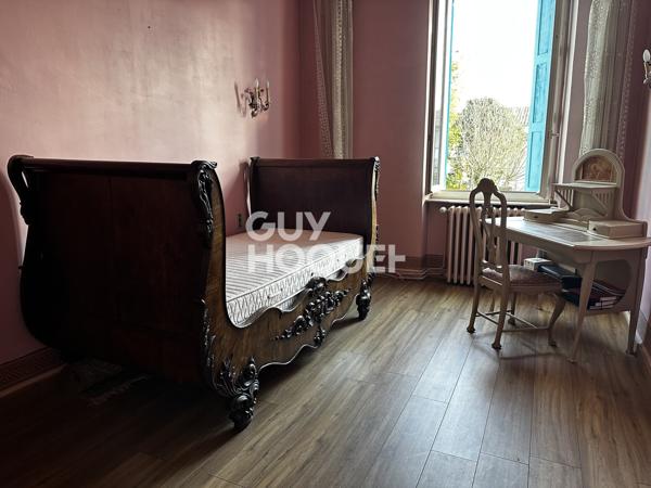 MAISON À VENDRE DE 7 PIÈCES DE 215,07 M²