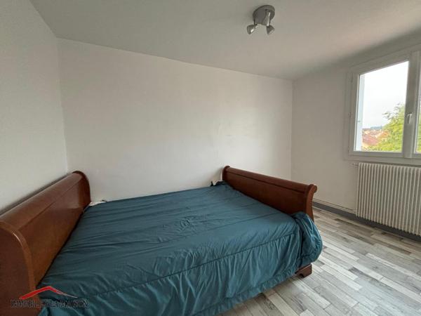 Bel appartement au 2éme étage d'un petit immeuble ...