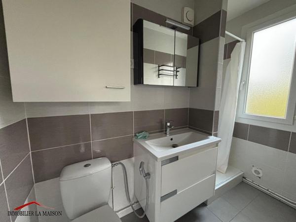 Bel appartement au 2éme étage d'un petit immeuble ...