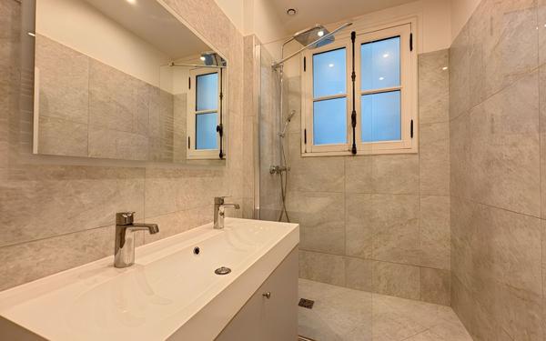 Appartement à louer    2 pièces • 50,44 m2 Paris 16