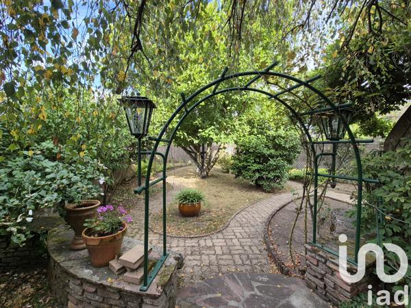 House for sale 8 rooms 130 m² Saint-Étienne-de-Montluc