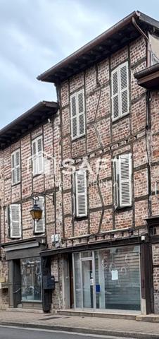 IMMEUBLE AVEC 2 LOCAUX COMMERCIAUX, 1 APPARTEMENT A RAFRAICHIR ET COMBLES AMENAGEABLES