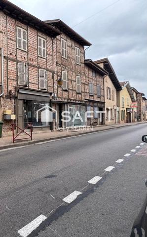 IMMEUBLE AVEC 2 LOCAUX COMMERCIAUX, 1 APPARTEMENT A RAFRAICHIR ET COMBLES AMENAGEABLES