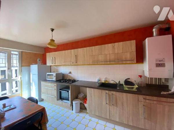 AURILLAC (secteur pont rouge), appartement libre au 4ème étage avec ascenseur comprenant entrée...