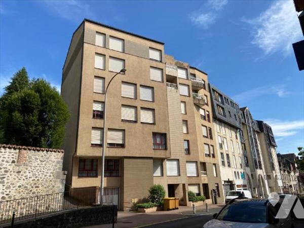 AURILLAC (secteur pont rouge), appartement libre au 4ème étage avec ascenseur comprenant entrée...