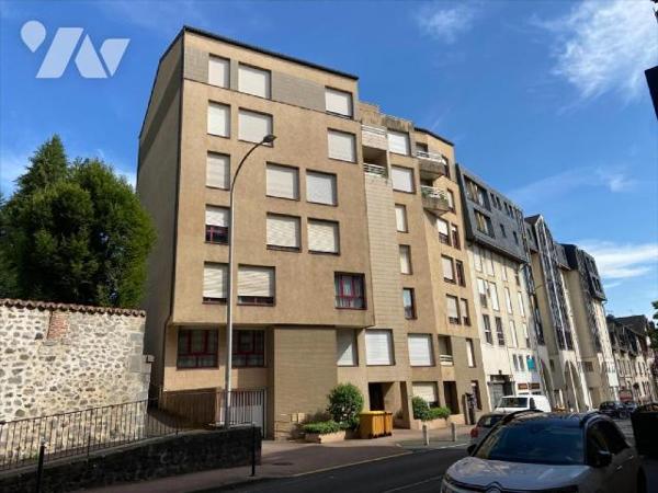 AURILLAC (secteur pont rouge), appartement libre au 4ème étage avec ascenseur comprenant entrée...