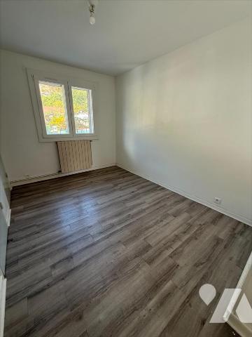 EXCLUSIVITE 3 pièces + cuisine de 60 m²