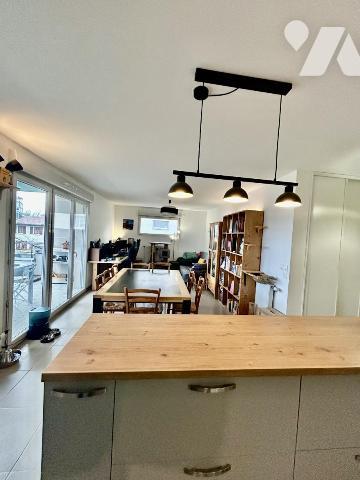 Appartement T3 avec terrasse et garage 