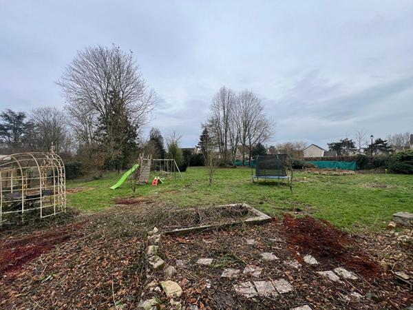 Terrain de 729 m2 - Serris Bourg