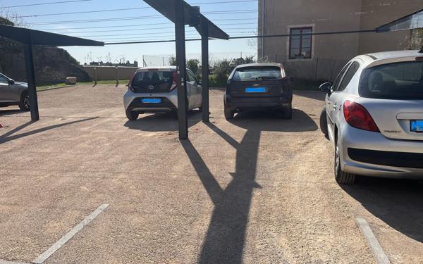 Stationnement à louer    Mâcon