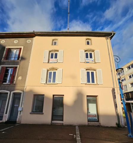 Immeuble avec local commercial et 2 appartements libres