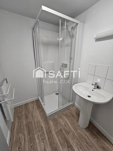 Immeuble avec local commercial et 2 appartements libres