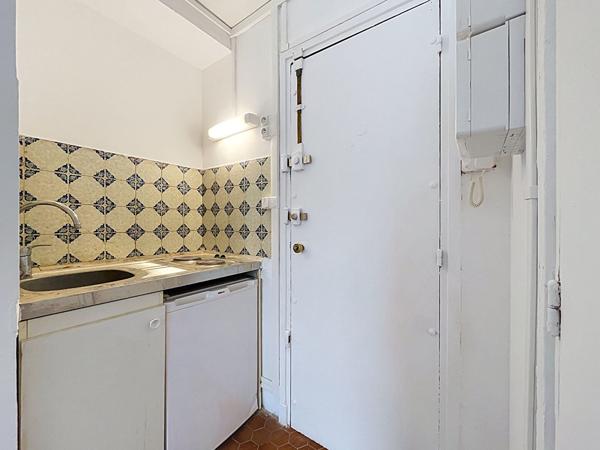 PARIS 11. Studio refait à neuf - PARIS