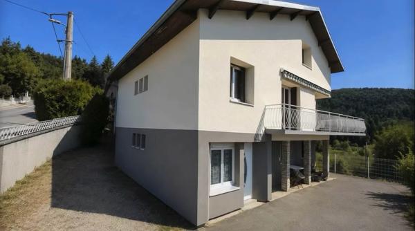 Oyonnax · Maison ~200 m² · 3 niveaux · terrain 667 m² · vue montagne · Oyonnax (01100)