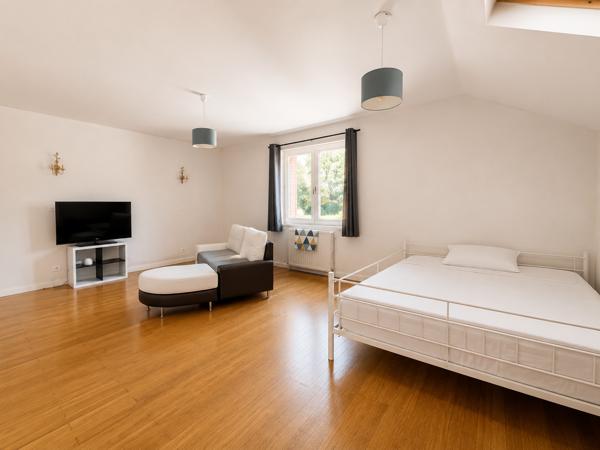 Oyonnax · Maison ~200 m² · 3 niveaux · terrain 667 m² · vue montagne · Oyonnax (01100)
