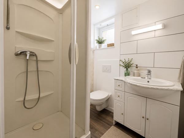 Oyonnax · Maison ~200 m² · 3 niveaux · terrain 667 m² · vue montagne · Oyonnax (01100)