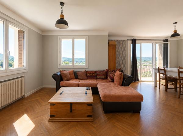 Oyonnax · Maison ~200 m² · 3 niveaux · terrain 667 m² · vue montagne · Oyonnax (01100)
