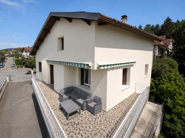 Oyonnax · Maison ~200 m² · 3 niveaux · terrain 667 m² · vue montagne · Oyonnax (01100)