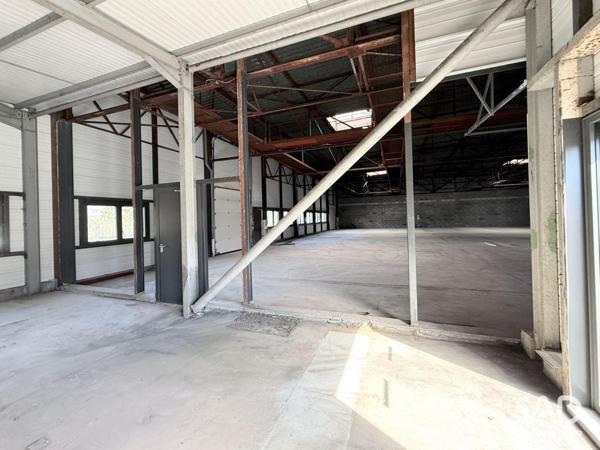 Local d’activité à vendre 750 m² Saint-Étienne-de-Crossey