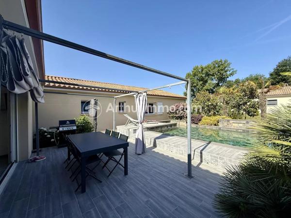 Vente                                                      Maison
                        
                     5 pièces                      136 m2                     à Saint-Astier