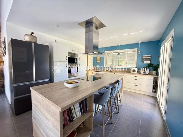 Vente                                                      Maison
                        
                     5 pièces                      136 m2                     à Saint-Astier