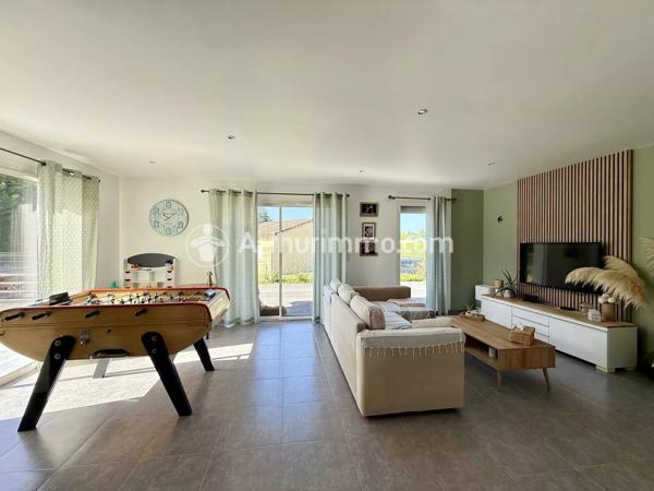 Vente                                                      Maison
                        
                     5 pièces                      136 m2                     à Saint-Astier