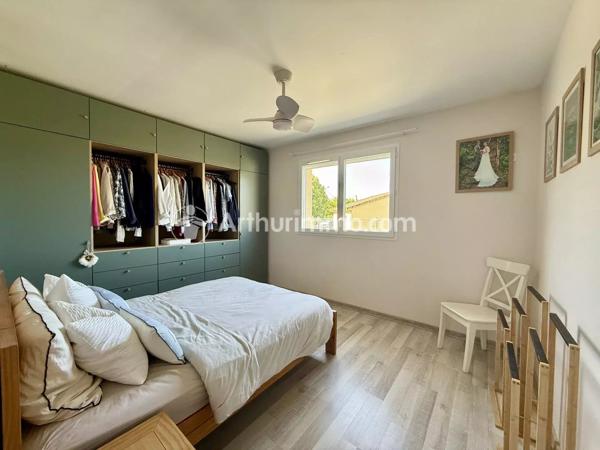 Vente                                                      Maison
                        
                     5 pièces                      136 m2                     à Saint-Astier