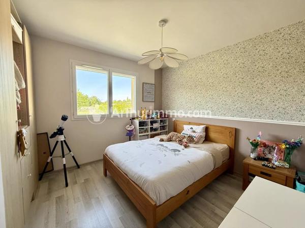 Vente                                                      Maison
                        
                     5 pièces                      136 m2                     à Saint-Astier