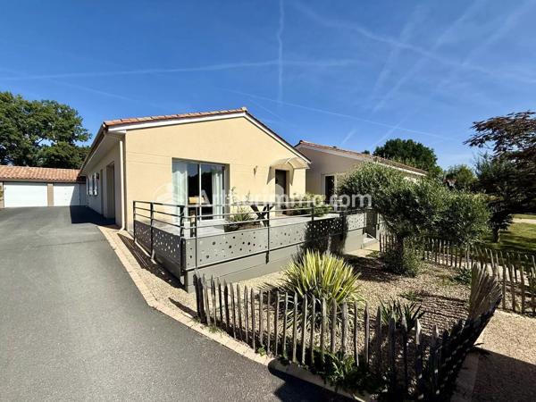 Vente                                                      Maison
                        
                     5 pièces                      136 m2                     à Saint-Astier