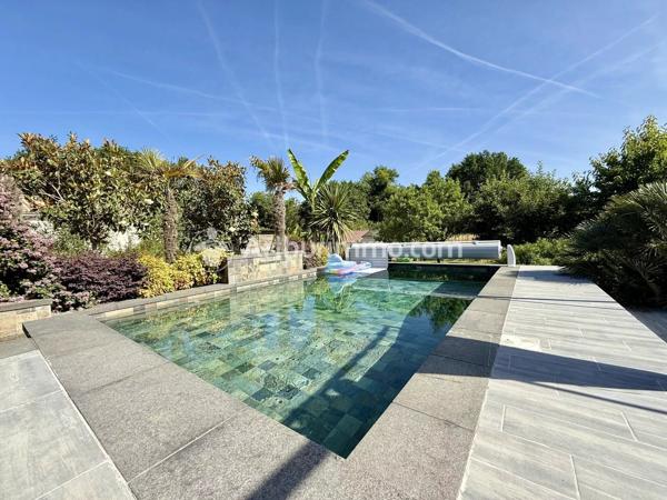 Vente                                                      Maison
                        
                     5 pièces                      136 m2                     à Saint-Astier