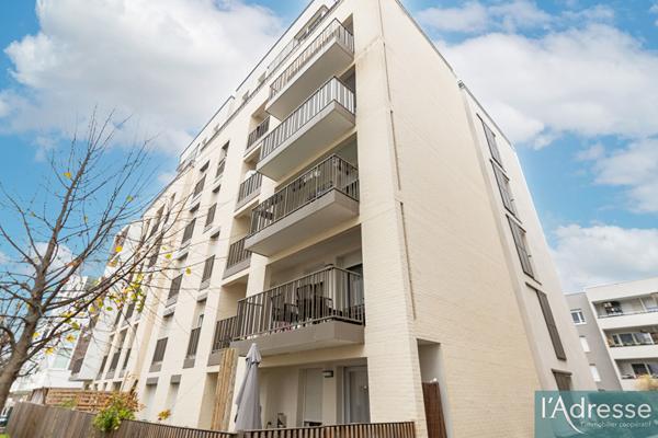 APPARTEMENT DE 2021 - 3 PIECES - RDC SUR COUR