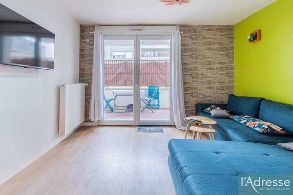 APPARTEMENT DE 2021 - 3 PIECES - RDC SUR COUR