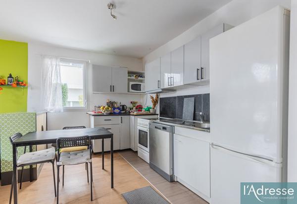 APPARTEMENT DE 2021 - 3 PIECES - RDC SUR COUR