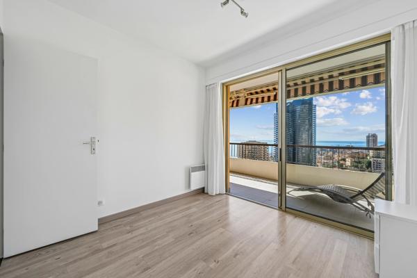 Appartement 4 pièces avec terrasse et vue mer aux portes de Monaco