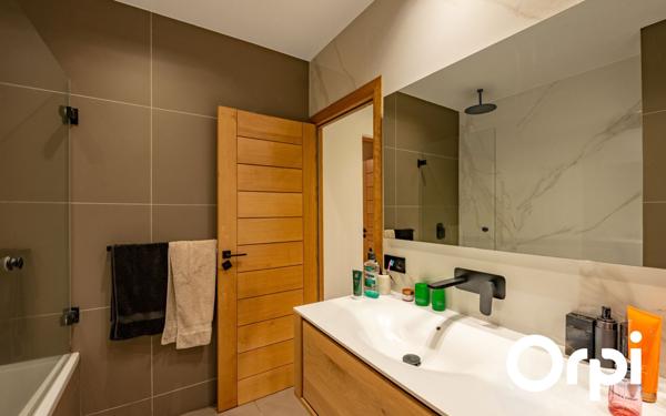 Appartement à vendre    3 pièces • 100 m2 Porto-Vecchio