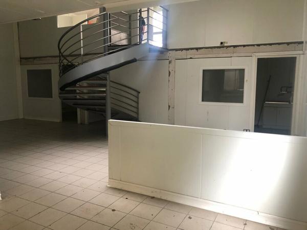 Local d’activite de 366m2 à LANDIVISIAU