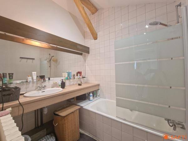 T3 lumineux entièrement rénové avec goût, idéalement situé