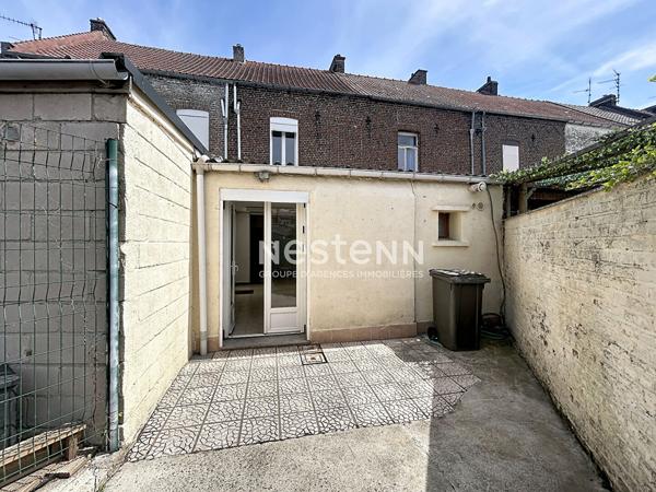 Maison des années 30 à rénover à ANICHE - 2 chambres + 1 possible au RDC - Combles aménageables - Cour + Garage - 95 000 EUROS