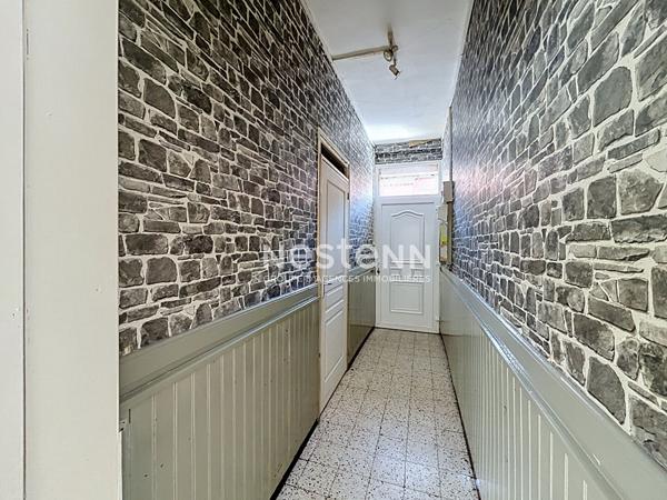 Maison des années 30 à rénover à ANICHE - 2 chambres + 1 possible au RDC - Combles aménageables - Cour + Garage - 95 000 EUROS