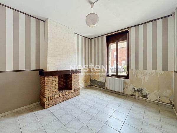 Maison des années 30 à rénover à ANICHE - 2 chambres + 1 possible au RDC - Combles aménageables - Cour + Garage - 95 000 EUROS